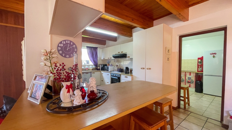 5 Bedroom Property for Sale in Glentana Western Cape